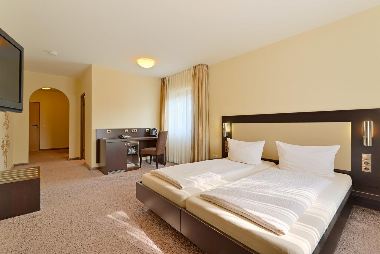 בון Hotel Restaurant Zur Post מראה חיצוני תמונה